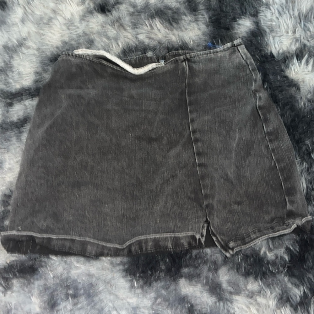 Walmart black jeans skirt sizes, good condition.